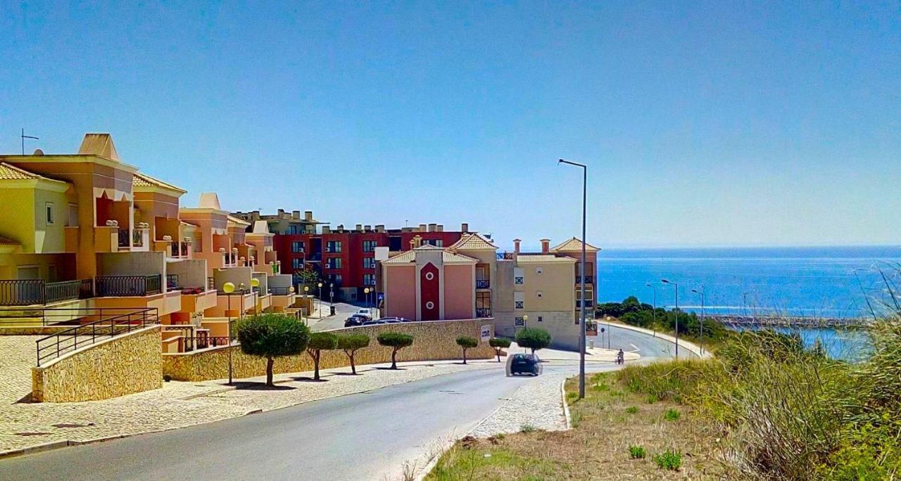 Apartment Sea Shared Pool &