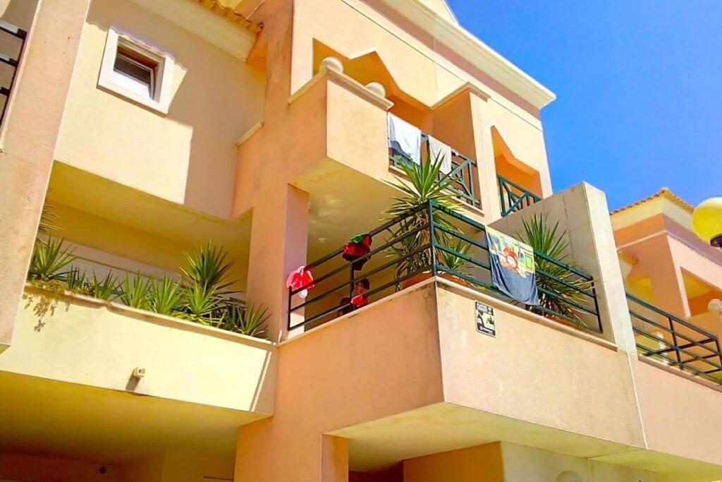 Apartment Sea Shared Pool &