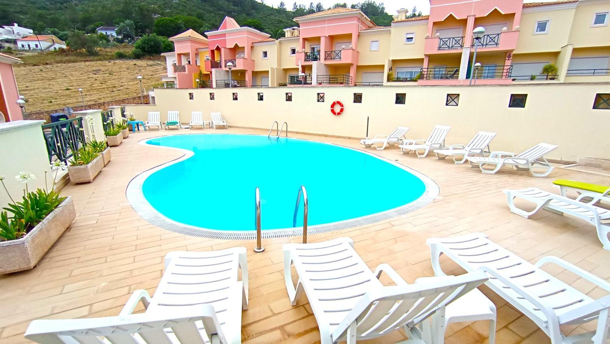 Sea Shared Pool & Apartment Sesimbra