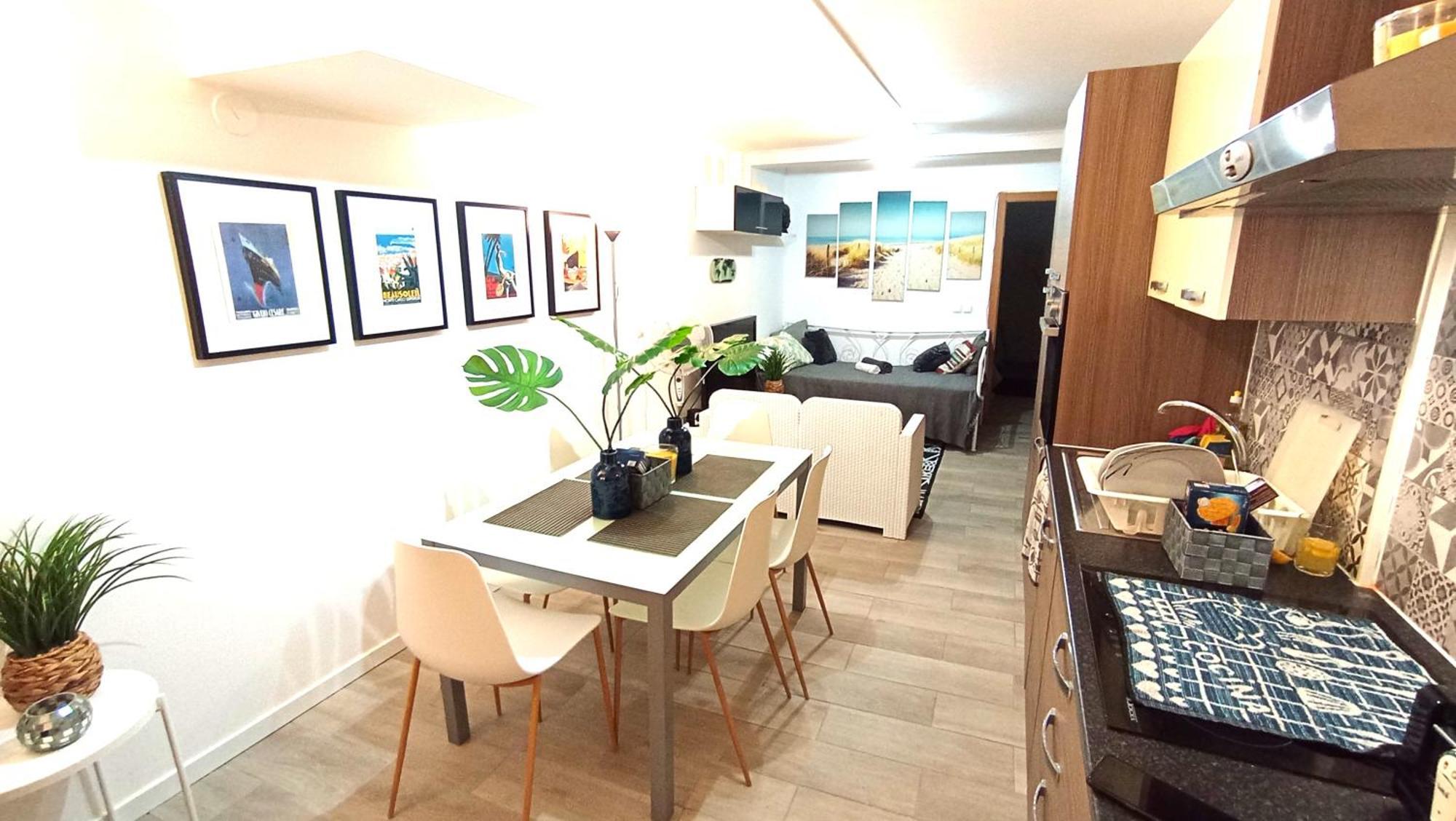 Apartment Sea Shared Pool &
